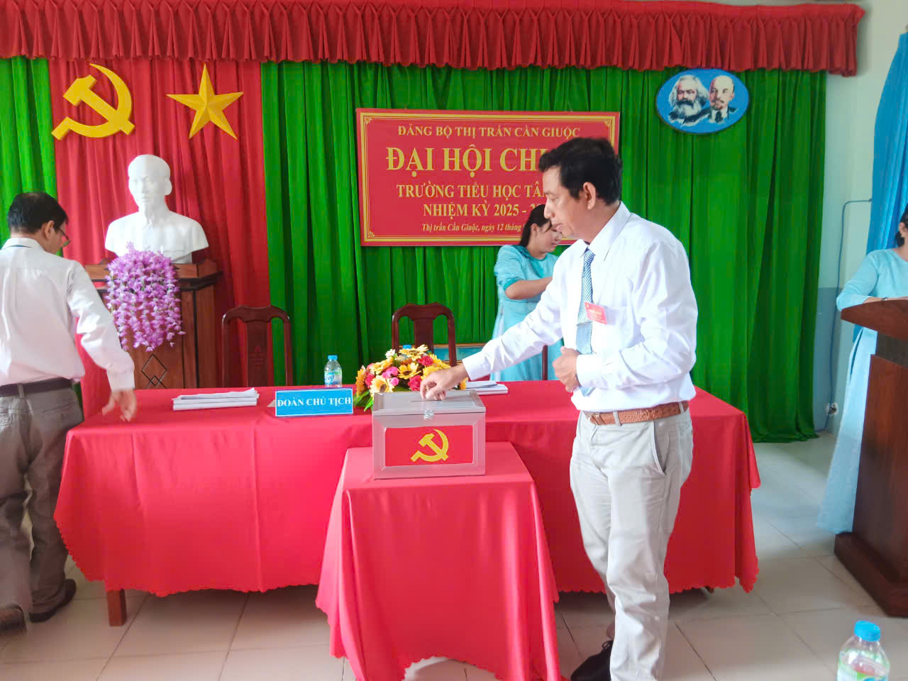 Bỏ phiếu